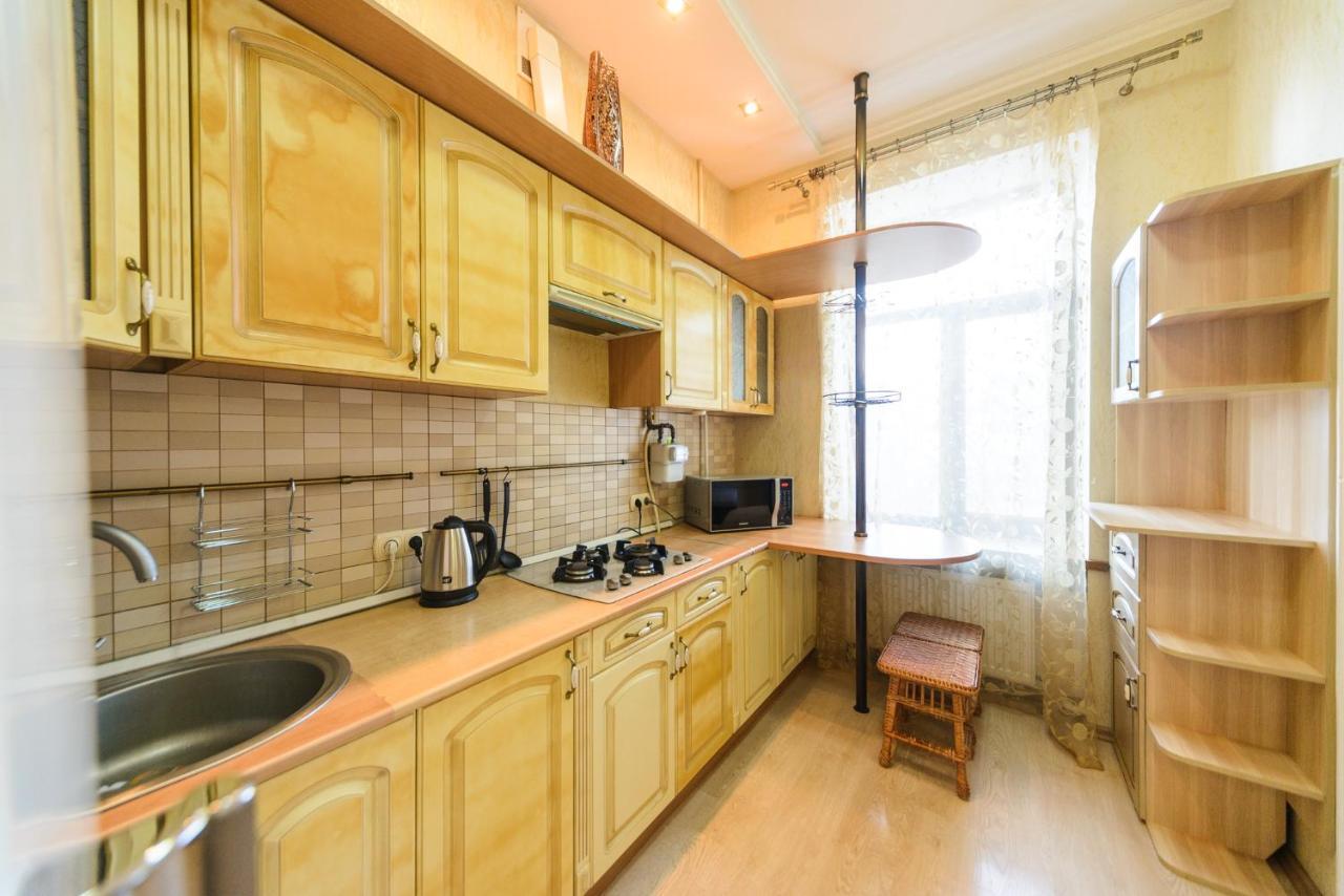 911 Antonovichа Apartment