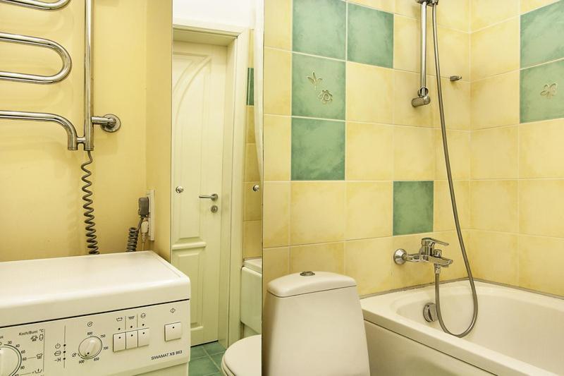 911 Antonovichа Apartment *