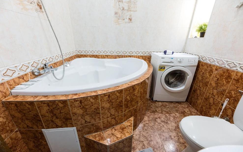 911 Antonovichа Apartment *